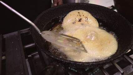 Canvas Print - Closeup of deep-frying famous Tortillas