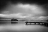 Fototapeta Pomosty - Wyspa na jeziorze z pomostem