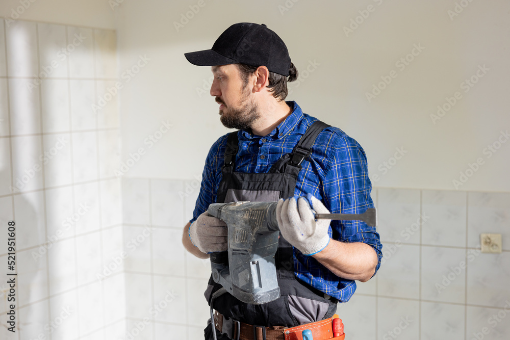 Young man helps with home renovation learns how to use hammer to chuck ...