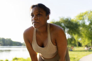 Canvas Print - Focus African American woman preparing for workout at the park