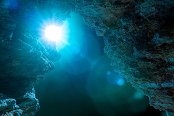 Wall Mural - Blaue Höhle mit Lichteinfall