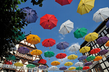 hofheim am taunus, altstadt, regenschirmdekoration