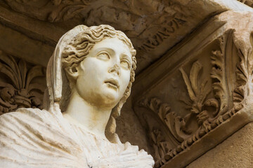 Wall Mural - An ancient female bust in front of the Library of Celsus in Anatolia in Izmir of Turkey