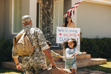 Canvas Print - Welcoming daddy from the army