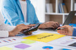© crizzystudio - Business people meeting business consulting brainstorming project analysis report Check investment results And profits of the company