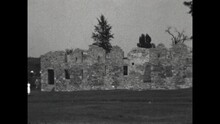 Fort Crown Point 1931 - Tourists Visit The Ruins Of Fort Crown Point, A British Fortification Built On Lake Champlain In 1759, Near Crown Point, New York In 1931. 
