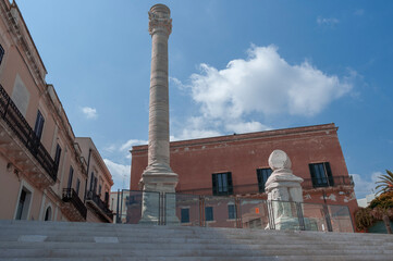 Wall Mural - Brindisi. Colonne romane con scalinata.