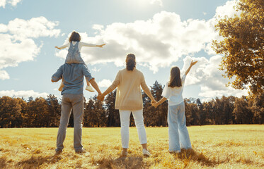 Wall Mural - Happy family in the park