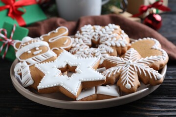 Wall Mural - Delicious Christmas cookies on black wooden table table, closeup