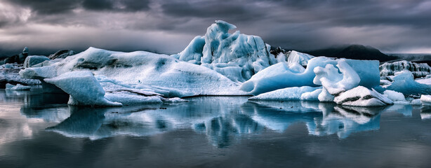 Wall Mural - panorama of icebergs in the jokulsarlon glacial lagoon, vatnajokull national park, southern iceland.