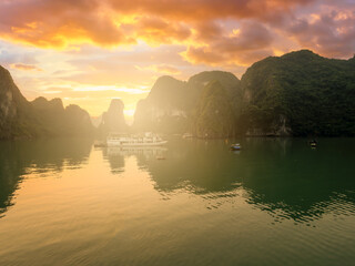 Wall Mural - landscape with amazing halong bay at sunrise, vietnam