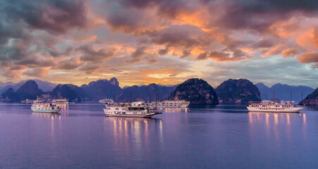 Wall Mural - landscape with amazing halong bay at sunrise, vietnam
