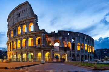 Sticker - Mesmerizing view of the Colosseum in Rome at dawn