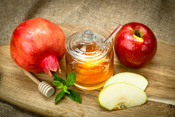 Wall Mural - Rosh Hashanah. Pomegranate, apple and honey, traditional food for Jewish New Year celebration, Rosh Hashanah.