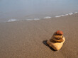Zen Steine an einem Strand