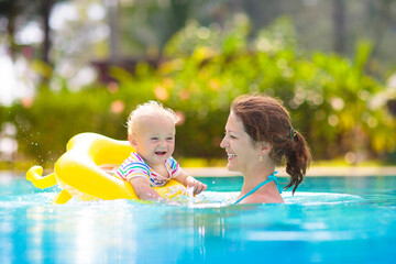 Poster - Mother and baby in swimming pool