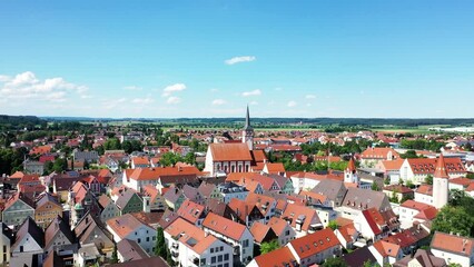Fototapete - Drohnenvideo von Mindelheim mit Sehenswürdigkeiten von der Stadt 