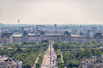 Wall Mural - louvre museum in the daytime in paris, france