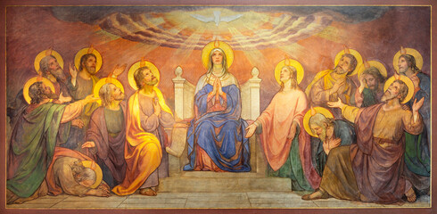 Papier Peint - BERN, SWITZERLAND - JUNY 27, 2022: The fresco of Pentecost in the church Dreifaltigkeitskirche by August Müller (1923).