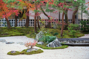 Wall Mural - 枯山水庭園と秋の紅葉　島根県・足立美術館　Japanese dry landscape garden and autumn foliage in Adachi Museum of Art