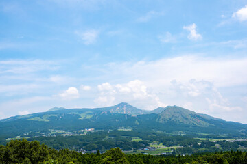 Canvas Print - 阿蘇カルデラに広がる南阿蘇村の風景と阿蘇山