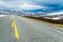 Norway, Nordland, Empty Asphalt Road In Saltfjellet Range