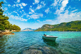 Fototapeta Na sufit - Letni widok łodzi na Adriatyku w Chorwacji