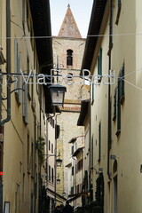 Wall Mural - Alley in the old town of Arezzo, Tuscany, Italy