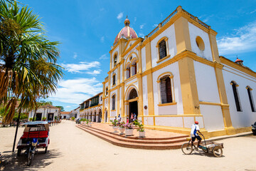 Wall Mural - santa barbara church in mompox colonial town, colombia