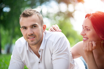 Canvas Print - Young couple on a date in the park