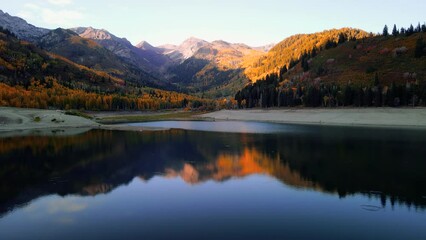 Canvas Print - Scenic landscape of Silver lake reservoir in Utah, Wasatch mountain range.