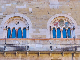 Canvas Print - The arch windows of Palazzo Broletto, Brescia, Italy