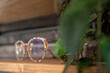 Eine moderne, hippe Brille in einer Auslage eines Optikers