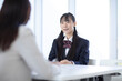 © amanaimages - 面談をする高校生