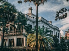 Armstrong-Kessler Mansion In Savannah Historic District Surrounded By Trees