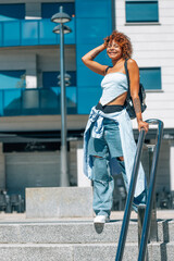 Canvas Print - smiling girl traveling in the city