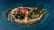 Samotna wyspa w zatoce Kotorskiej.
