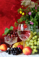 Canvas Print - Wine and fruit on a table. Beautiful composition of juicy berries, grapes and rose wine. Harvest celebration. Textured background with copy space. 