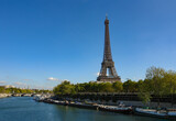 Fototapeta Paryż - パリのセーヌ川とエッフェル塔（世界遺産）