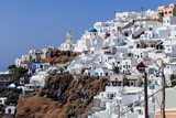 Fototapeta  - Santorini, Grecja. Widok tradycyjnych cykladzkich domów, wakacje w tle.