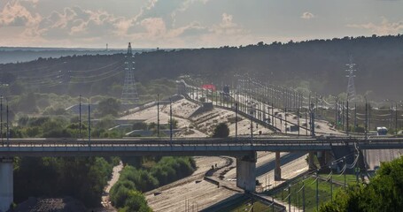 Wall Mural - Zeitraffer Aufnahme auf eine Brücke mit viel Vehrkehr in Stadt Kaluga in Russland