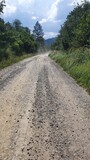 Fototapeta Tęcza - Tumany kurzu na drodze wskutek suszy.