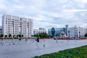 Wall Mural - KHABAROVSK, Russia, July 17, 2022: Government white building on Lenin Square on a summer day