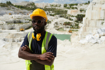 Aufkleber - Young serious foreman in safety helmet, reflective vest and black t-shirt crossing his arms on chest while standing in front of camera