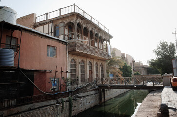 photo of vintage old houses in basra city