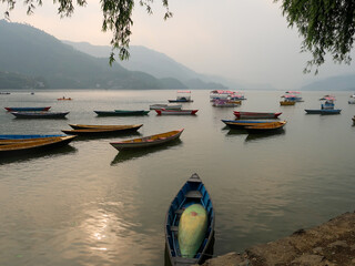 Boats for rent en Phewa Lake, Pokhara, Nepal