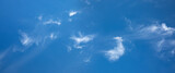 Fototapeta Niebo - niebieskie niebo z chmurkami , blue sky	