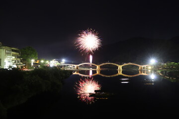 錦帯橋花火！水面に映るHANABI 山口県観光岩国市横山　日本の夏