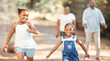 © David Lahoud/peopleimages.com - Black family, love and fun children run with smile, play and outdoor adventure with mother and father outdoor. Happy black woman and man with family and kids running, travel and on vacation in nature