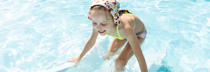 Wall Mural - Swimming - little girl playing in blue water